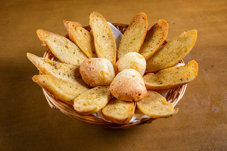 Cesta de Pães e Torradas